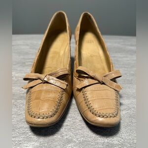 Stuart Weitzman "Glovemid" Kitten Heels Brown Crocodile-Embossed Leather Size 9